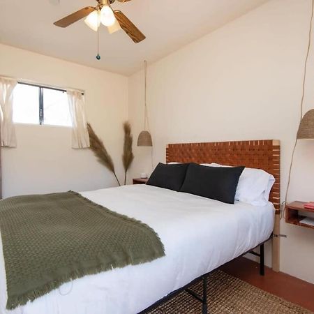 Renovated Lodge - Room 3 With Pool Access Joshua Tree Kültér fotó