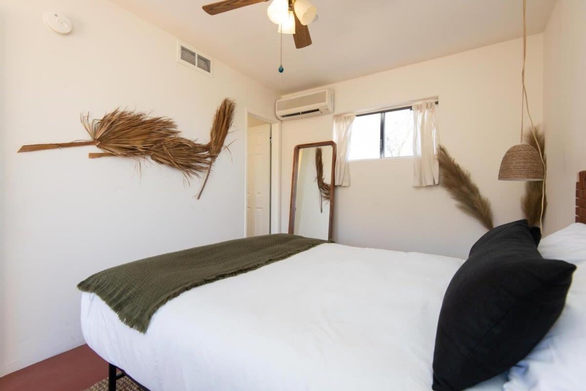 Renovated Lodge - Room 3 With Pool Access Joshua Tree Kültér fotó