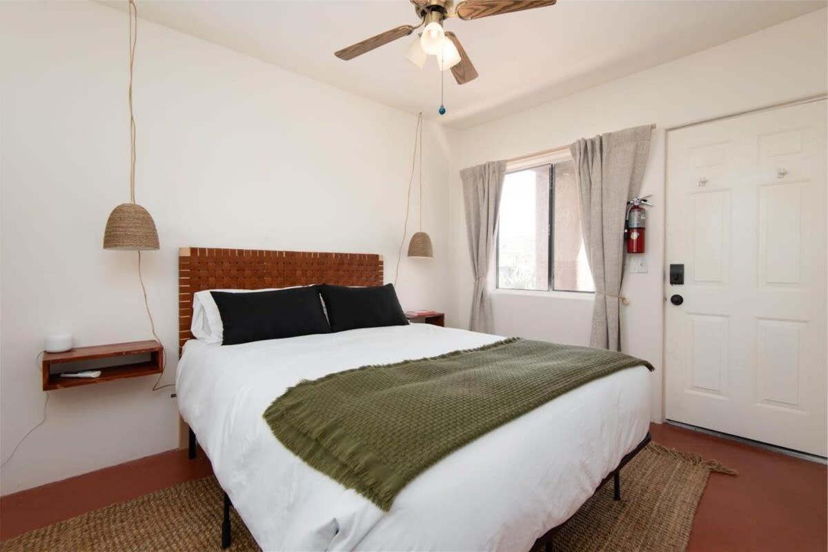 Renovated Lodge - Room 3 With Pool Access Joshua Tree Kültér fotó