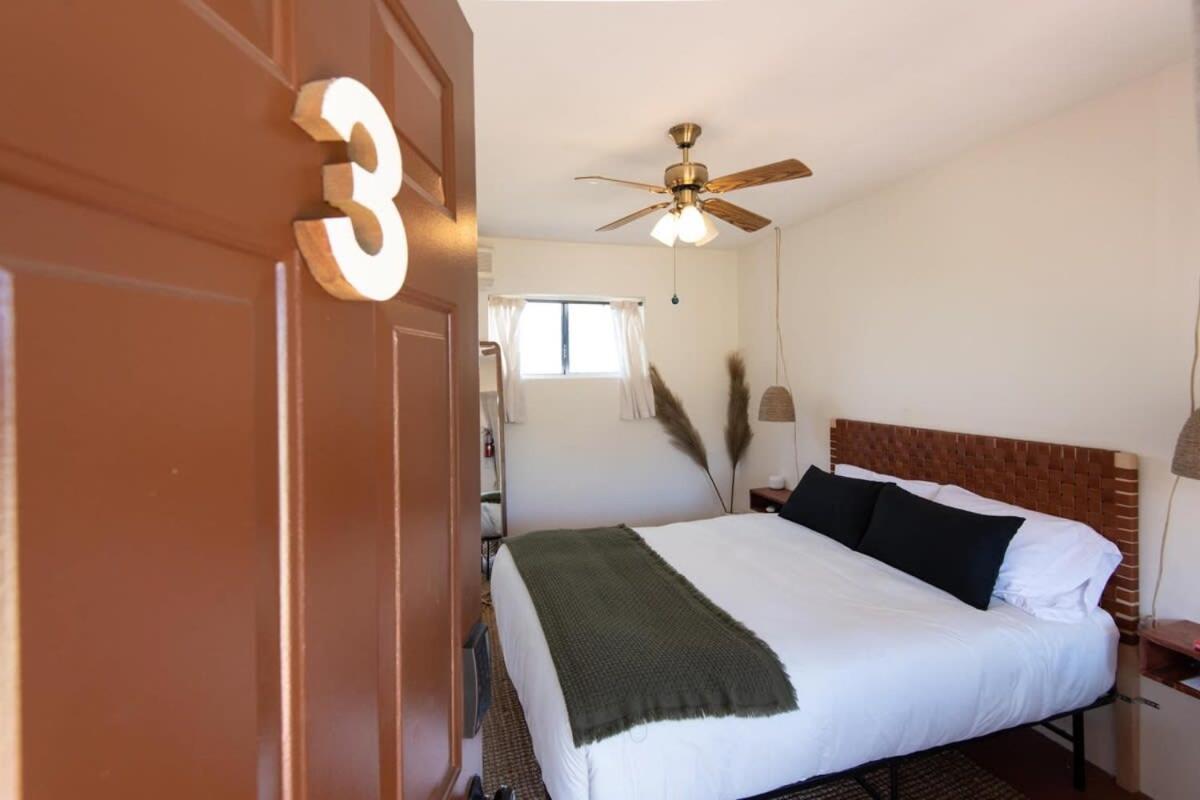 Renovated Lodge - Room 3 With Pool Access Joshua Tree Kültér fotó