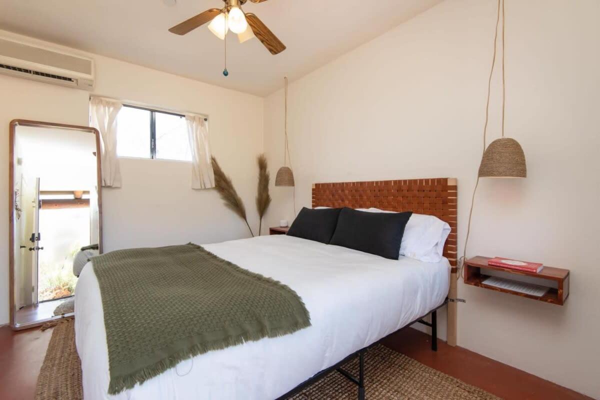 Renovated Lodge - Room 3 With Pool Access Joshua Tree Kültér fotó